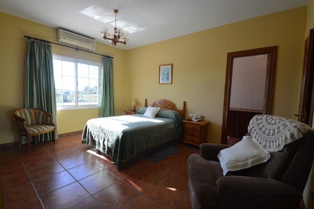 6 Bed Townhouse for sale in Benalmadena Costa Del Sol, Málaga, Spain