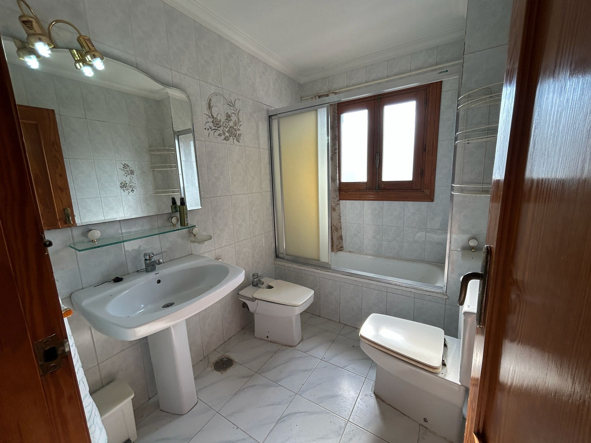 Se vende Villa - Chalet de 6 dormitorios en Costa Blanca, Alicante, España