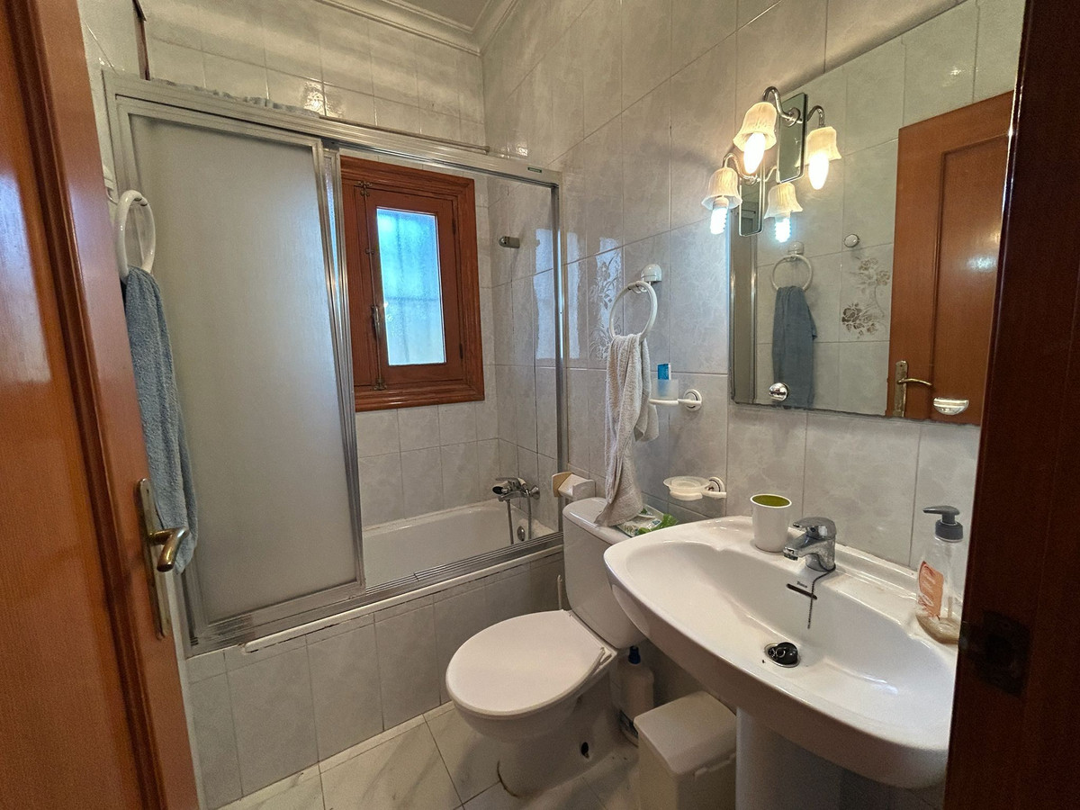 Se vende Villa - Chalet de 6 dormitorios en Costa Blanca, Alicante, España