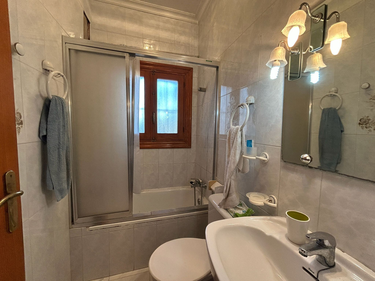 Se vende Villa - Chalet de 6 dormitorios en Costa Blanca, Alicante, España