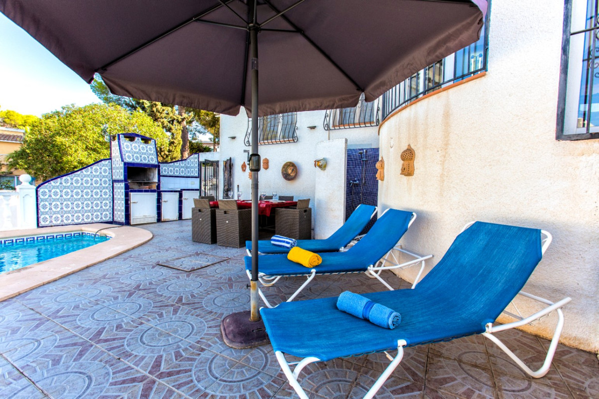 Se vende Villa - Chalet de 4 dormitorios en Costa Blanca, Alicante, España