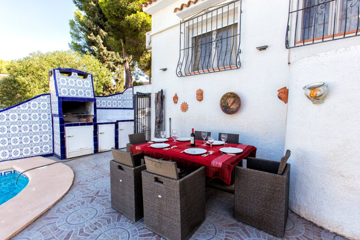 Se vende Villa - Chalet de 4 dormitorios en Costa Blanca, Alicante, España