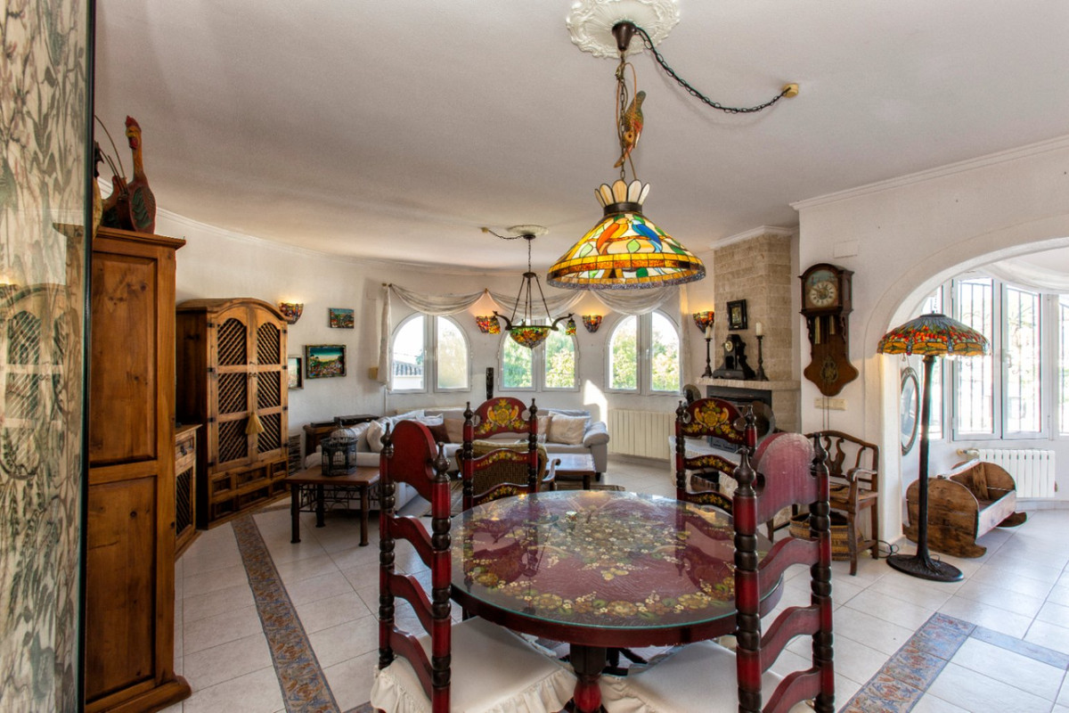 Se vende Villa - Chalet de 4 dormitorios en Costa Blanca, Alicante, España