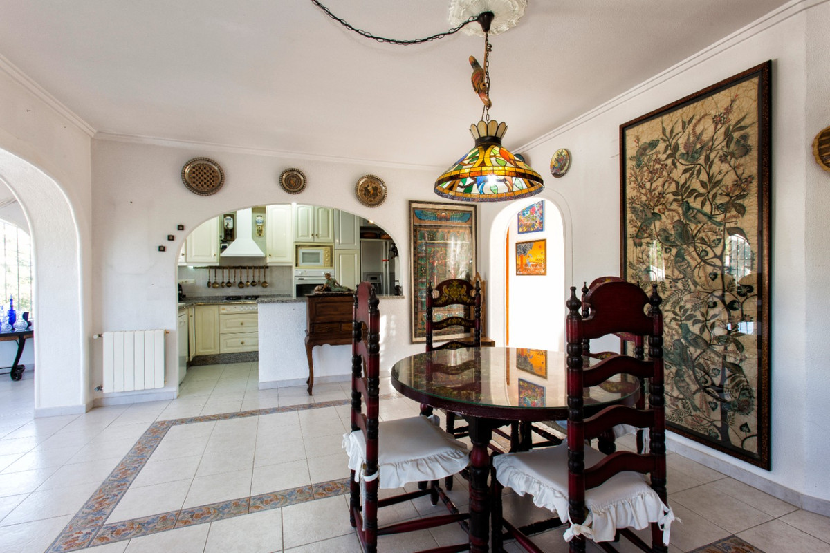 Se vende Villa - Chalet de 4 dormitorios en Costa Blanca, Alicante, España
