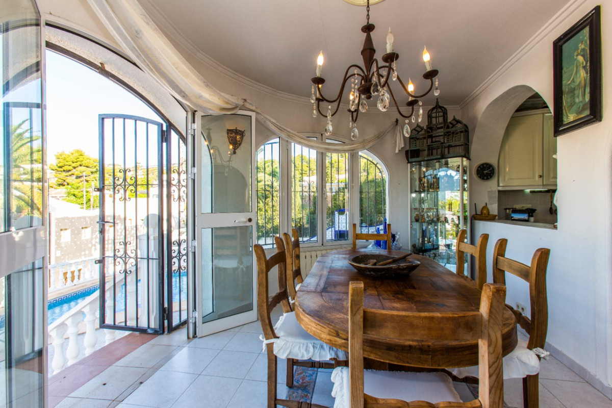 Se vende Villa - Chalet de 4 dormitorios en Costa Blanca, Alicante, España