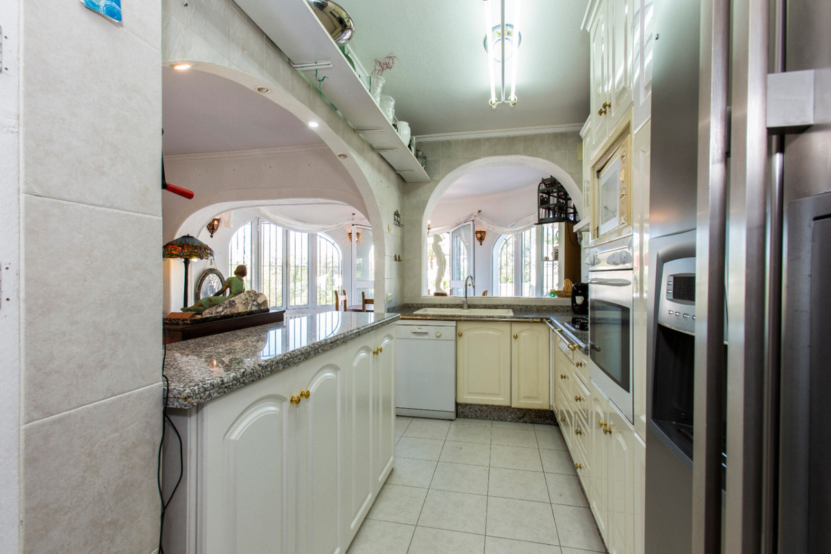 Se vende Villa - Chalet de 4 dormitorios en Costa Blanca, Alicante, España