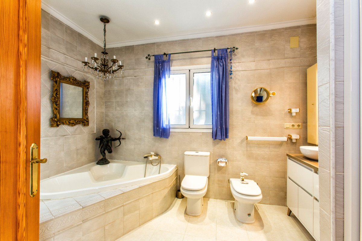 Se vende Villa - Chalet de 4 dormitorios en Costa Blanca, Alicante, España
