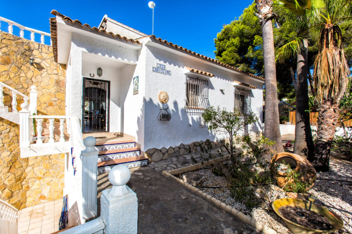 Se vende Villa - Chalet de 4 dormitorios en Costa Blanca, Alicante, España
