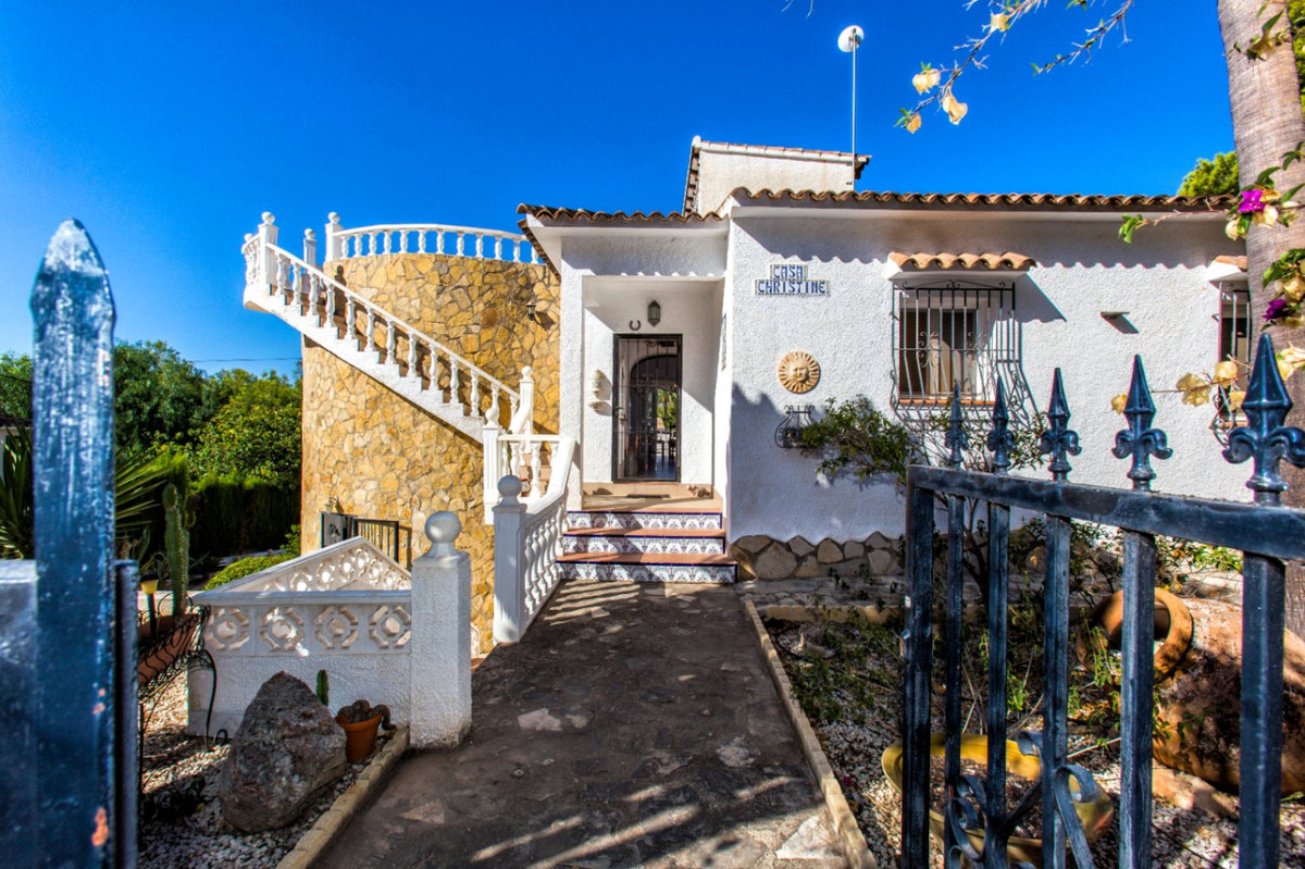 Se vende Villa - Chalet de 4 dormitorios en Costa Blanca, Alicante, España