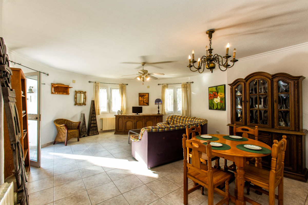 Se vende Villa - Chalet de 4 dormitorios en Costa Blanca, Alicante, España