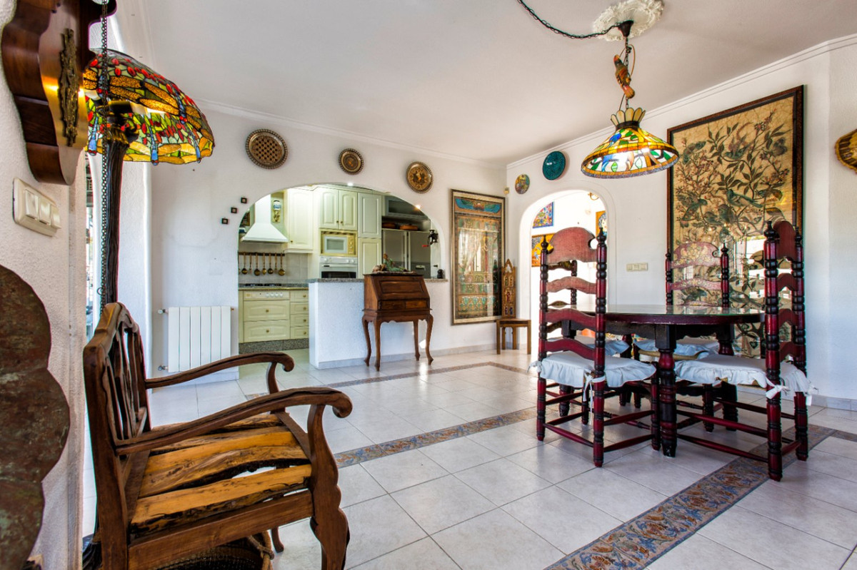 Se vende Villa - Chalet de 4 dormitorios en Costa Blanca, Alicante, España