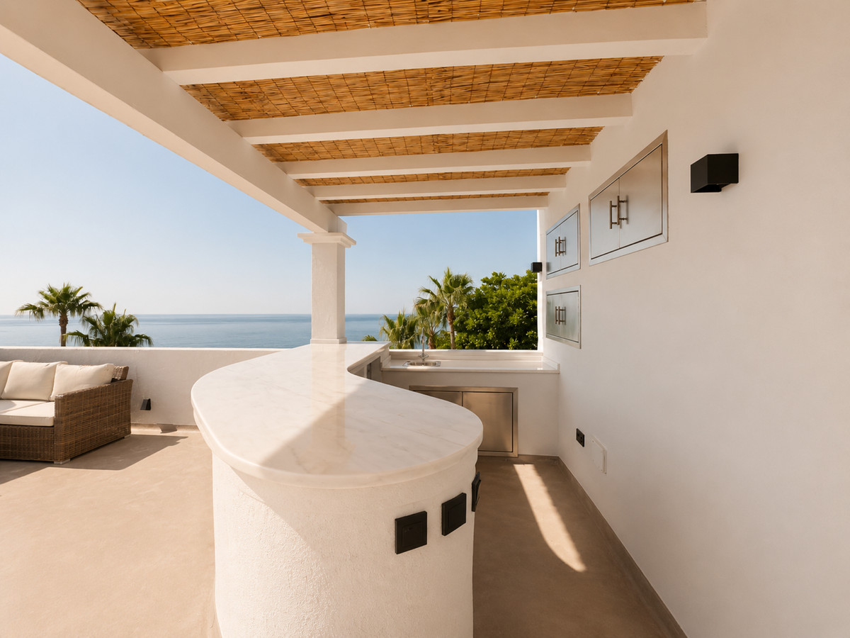 2 Bed Apartment for sale in Estepona Costa Del Sol, Málaga, Spain