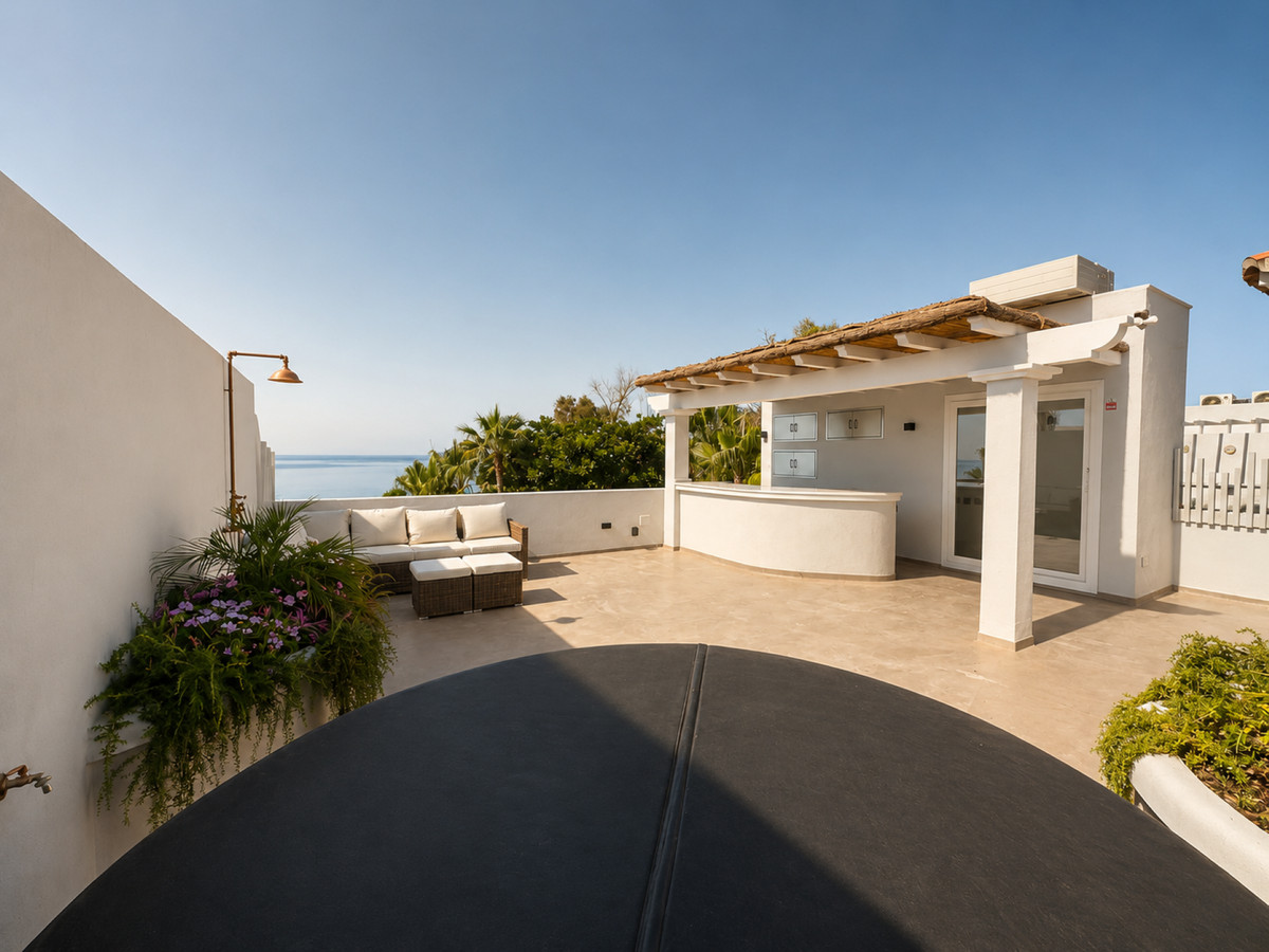2 Bed Apartment for sale in Estepona Costa Del Sol, Málaga, Spain