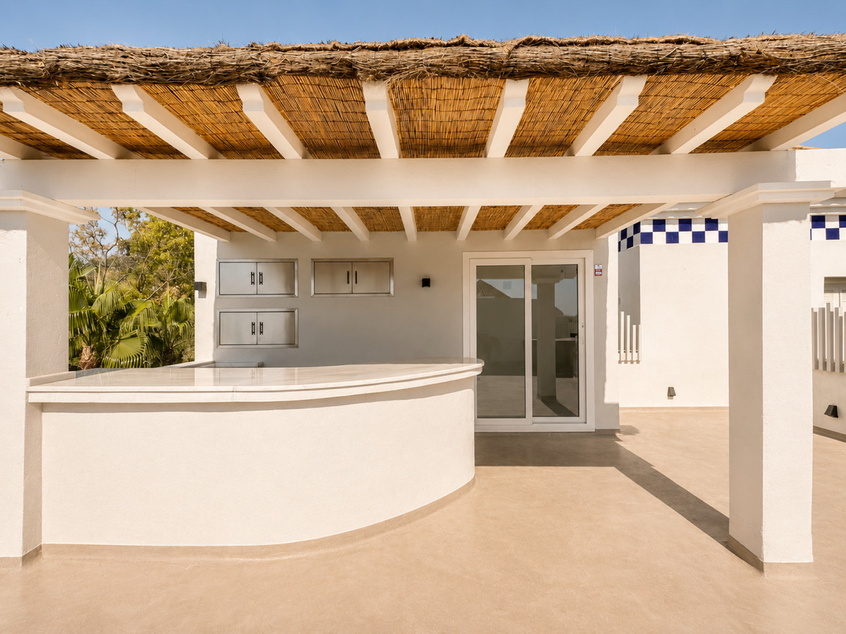 2 Bed Apartment for sale in Estepona Costa Del Sol, Málaga, Spain