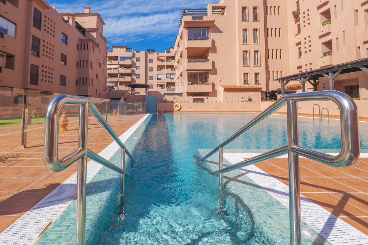 Se vende Apartamento Planta Media de 3 dormitorios en Costa Del Sol, Málaga, España