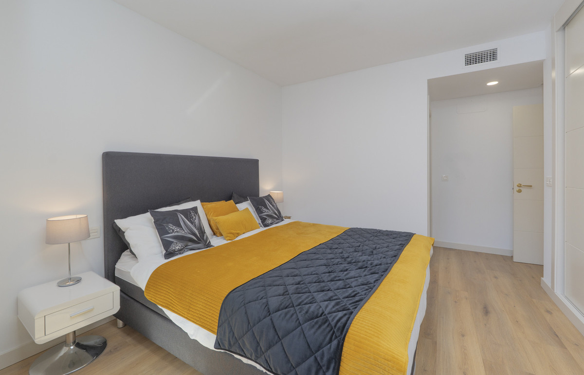 Se vende Apartamento Planta Media de 3 dormitorios en Costa Del Sol, Málaga, España