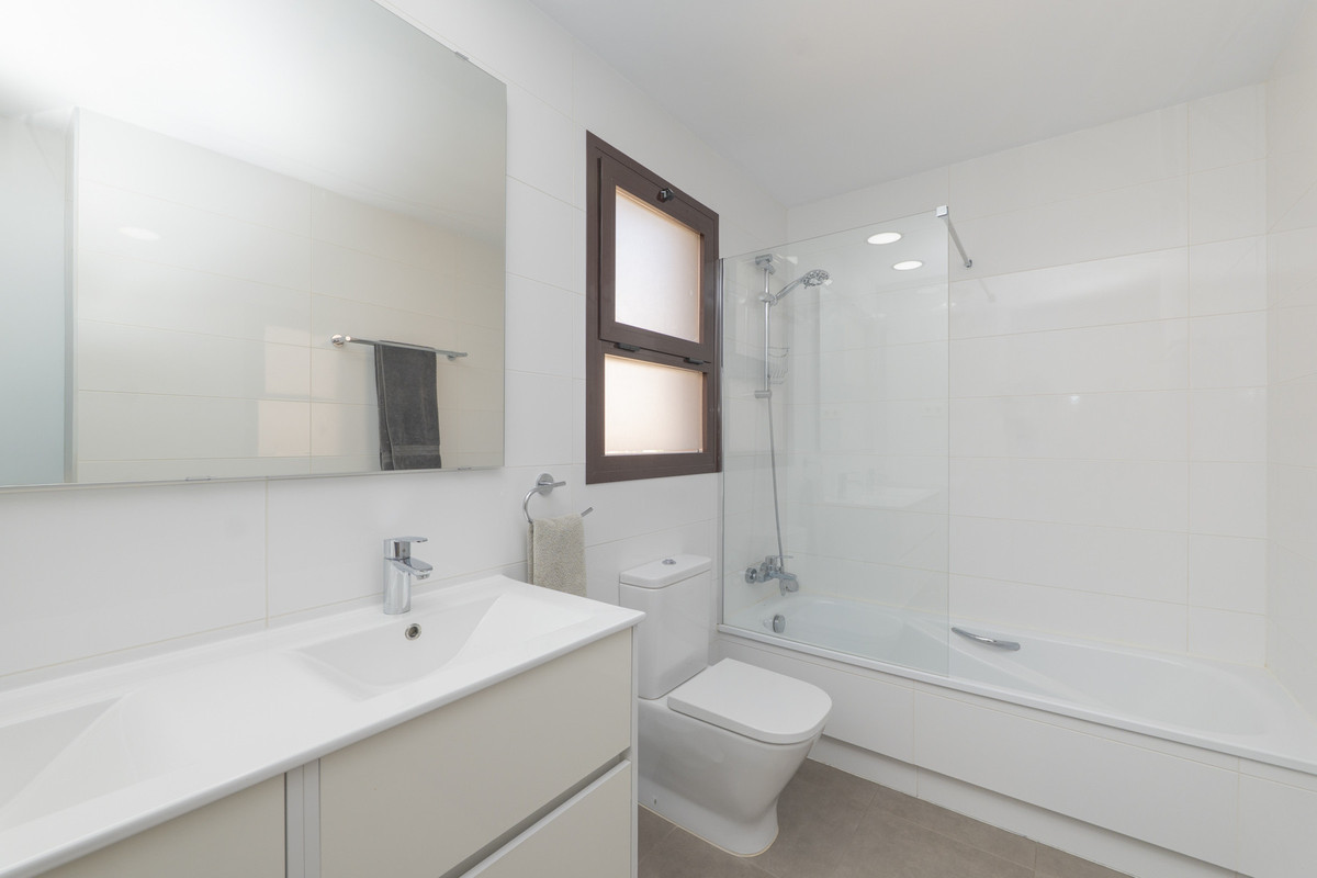Se vende Apartamento Planta Media de 3 dormitorios en Costa Del Sol, Málaga, España