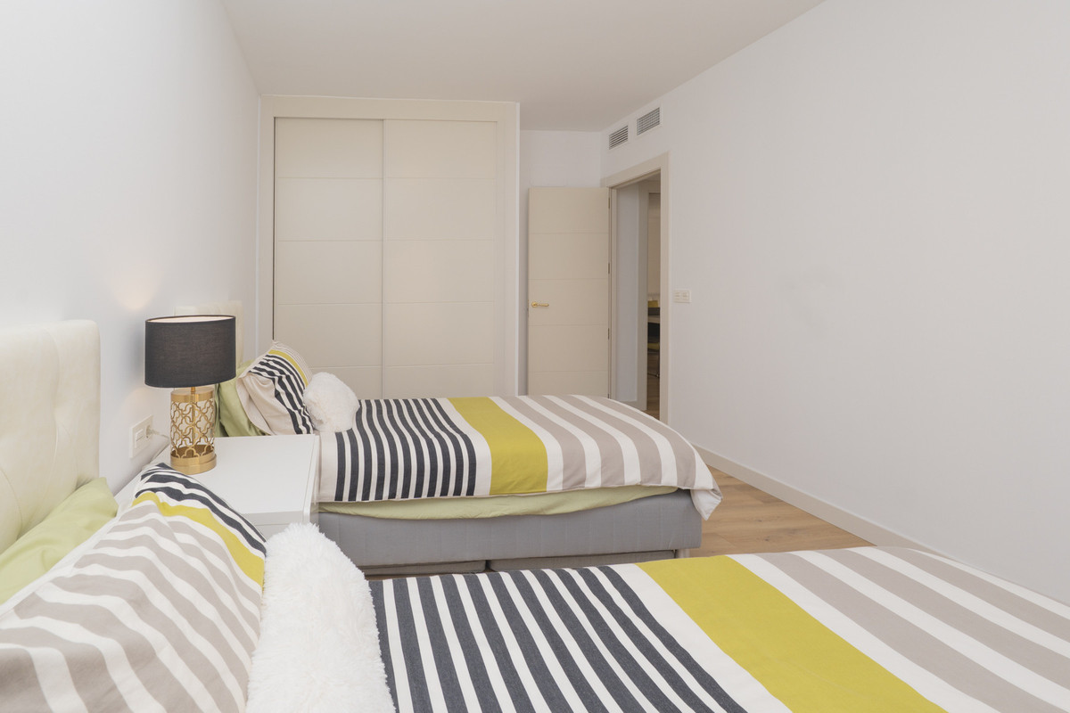 Se vende Apartamento Planta Media de 3 dormitorios en Costa Del Sol, Málaga, España
