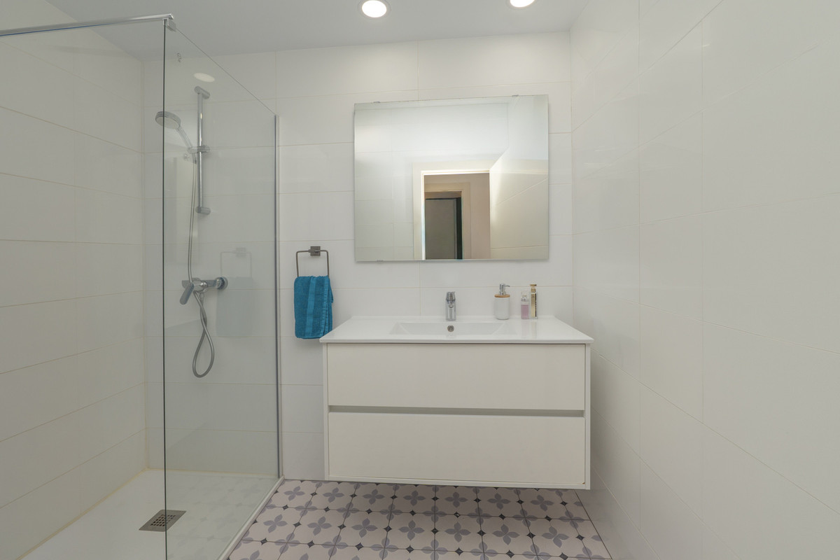 Se vende Apartamento Planta Media de 3 dormitorios en Costa Del Sol, Málaga, España