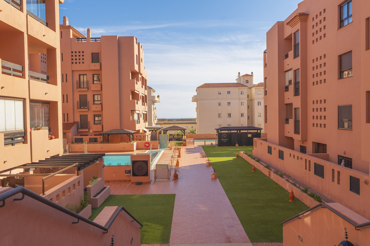 Se vende Apartamento Planta Media de 3 dormitorios en Costa Del Sol, Málaga, España