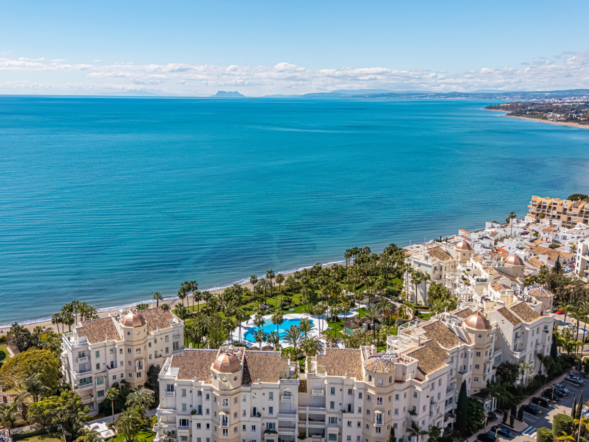 3 Bed Apartment for sale in Estepona Costa Del Sol, Málaga, Spain