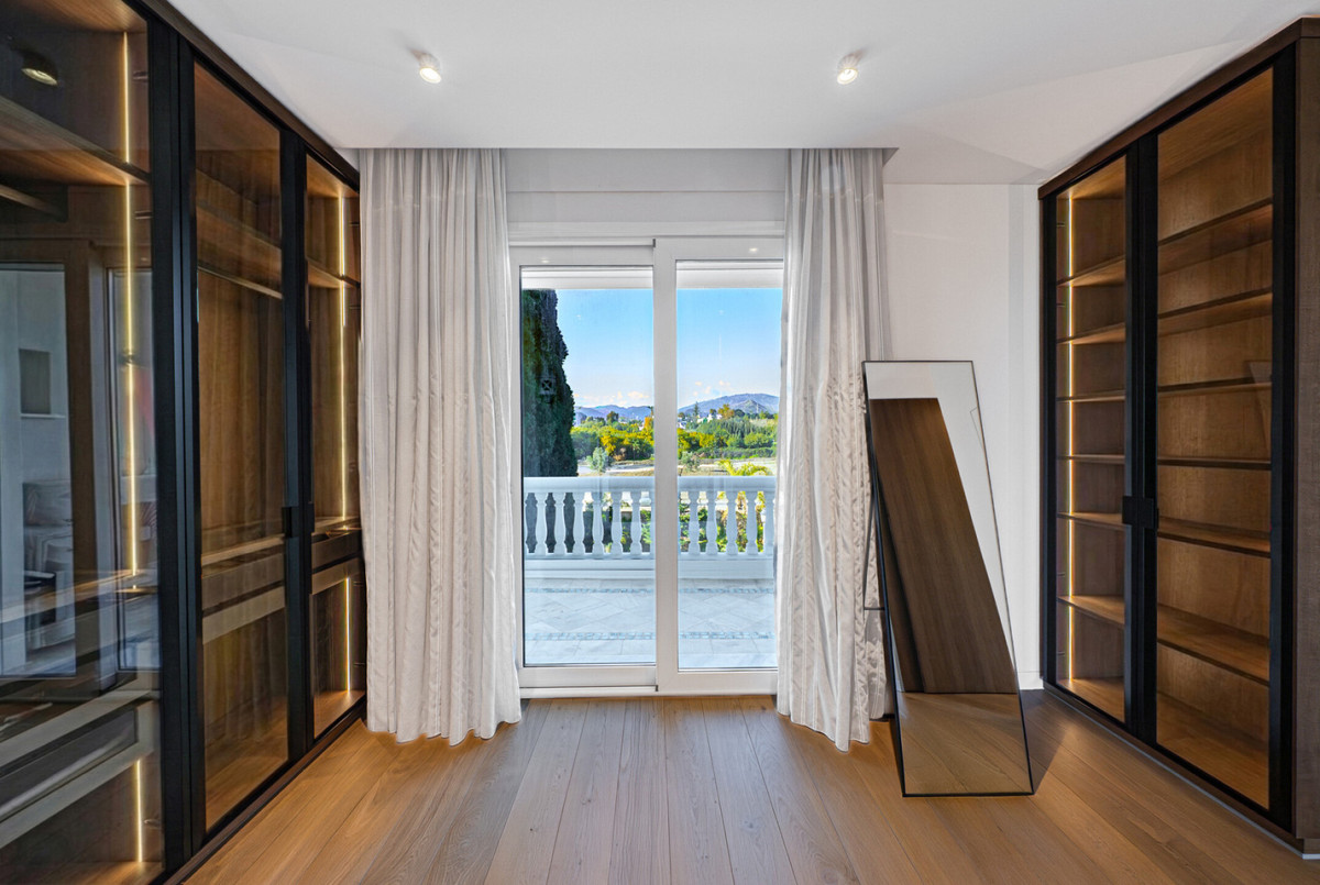3 Bed Apartment for sale in Estepona Costa Del Sol, Málaga, Spain