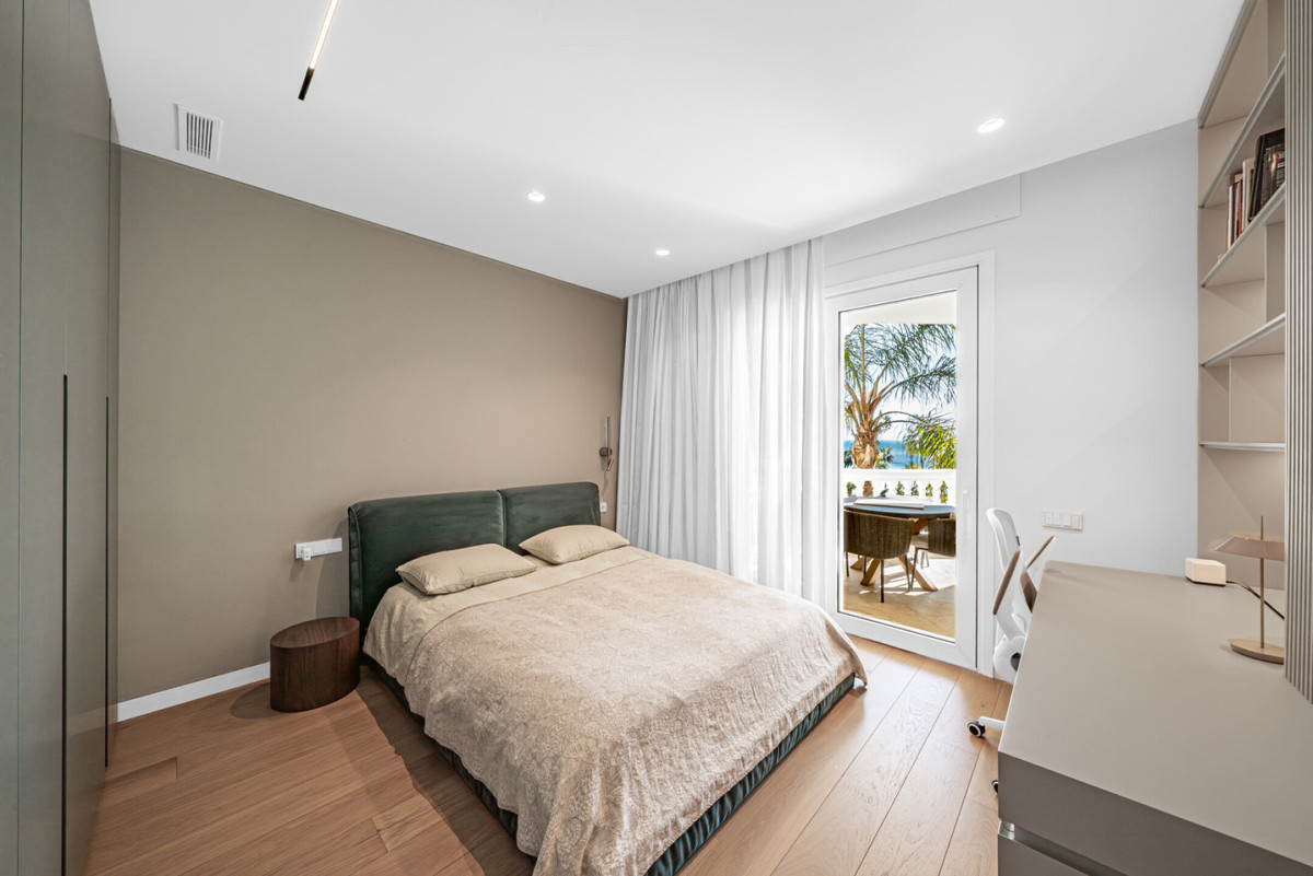 3 Bed Apartment for sale in Estepona Costa Del Sol, Málaga, Spain