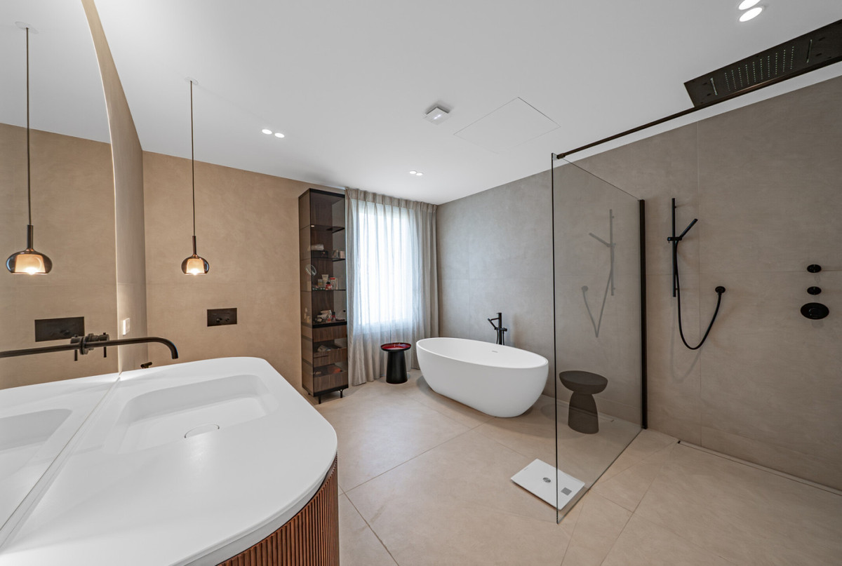 3 Bed Apartment for sale in Estepona Costa Del Sol, Málaga, Spain