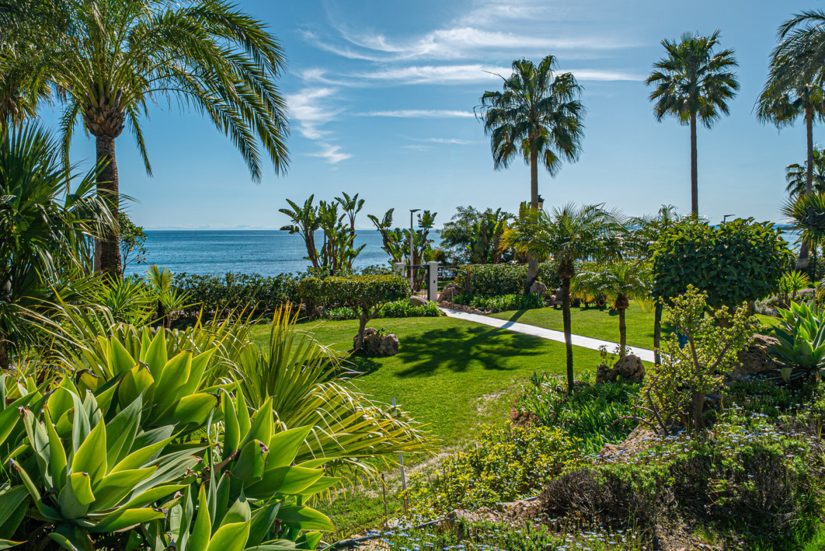 3 Bed Apartment for sale in Estepona Costa Del Sol, Málaga, Spain