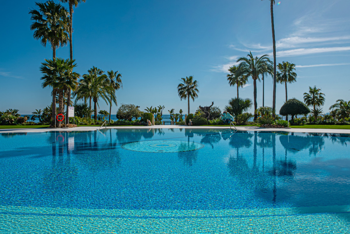3 Bed Apartment for sale in Estepona Costa Del Sol, Málaga, Spain