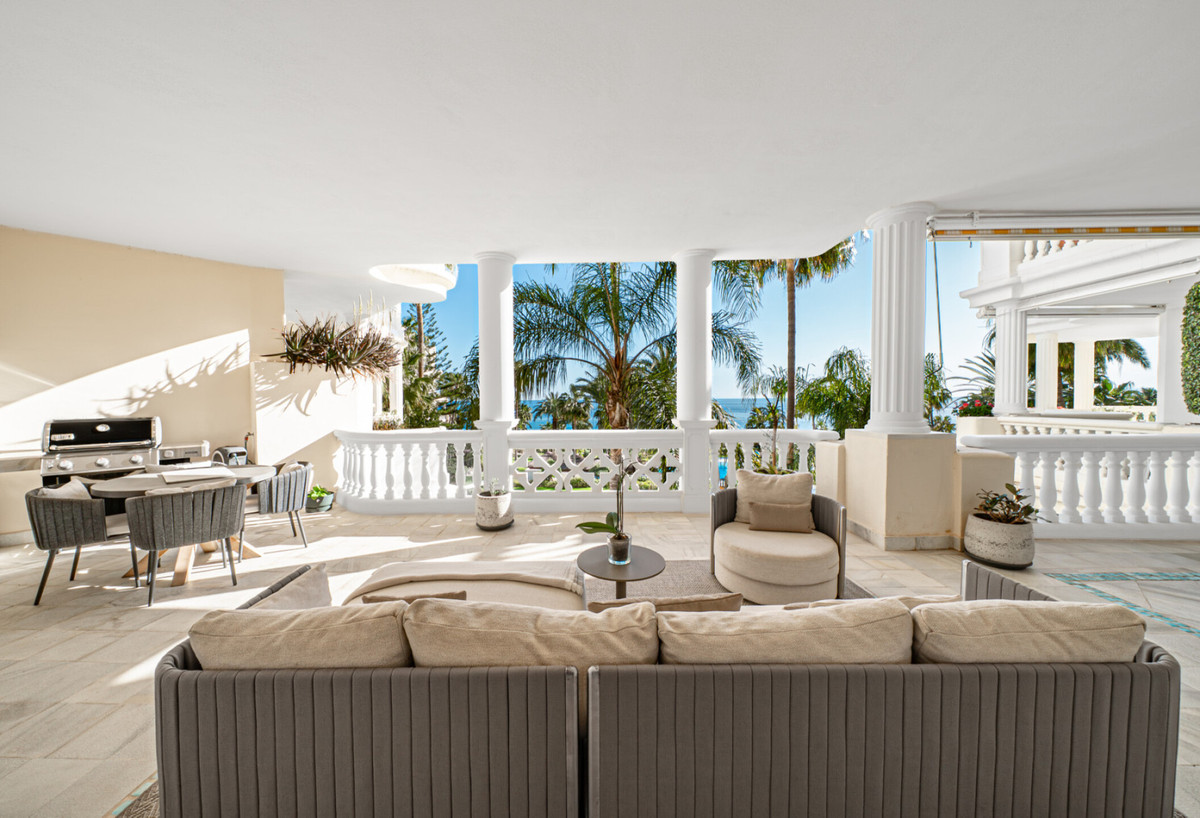 3 Bed Apartment for sale in Estepona Costa Del Sol, Málaga, Spain