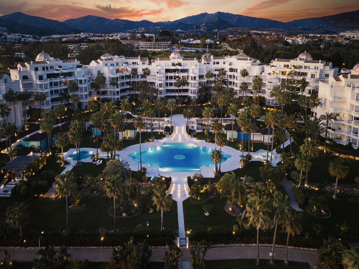 3 Bed Apartment for sale in Estepona Costa Del Sol, Málaga, Spain