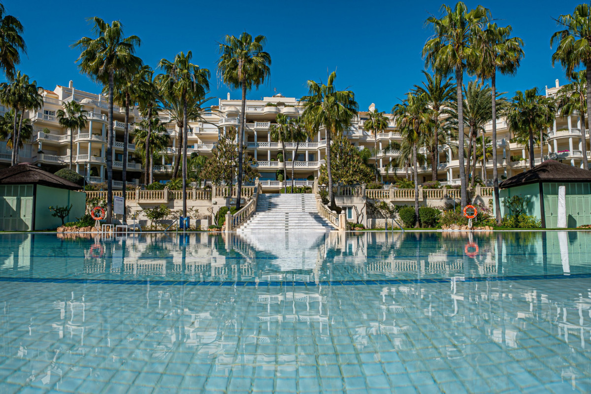 3 Bed Apartment for sale in Estepona Costa Del Sol, Málaga, Spain