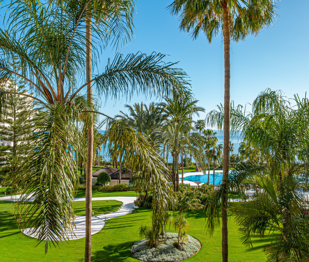 3 Bed Apartment for sale in Estepona Costa Del Sol, Málaga, Spain