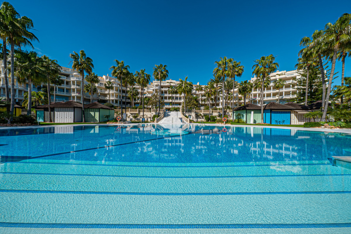 3 Bed Apartment for sale in Estepona Costa Del Sol, Málaga, Spain
