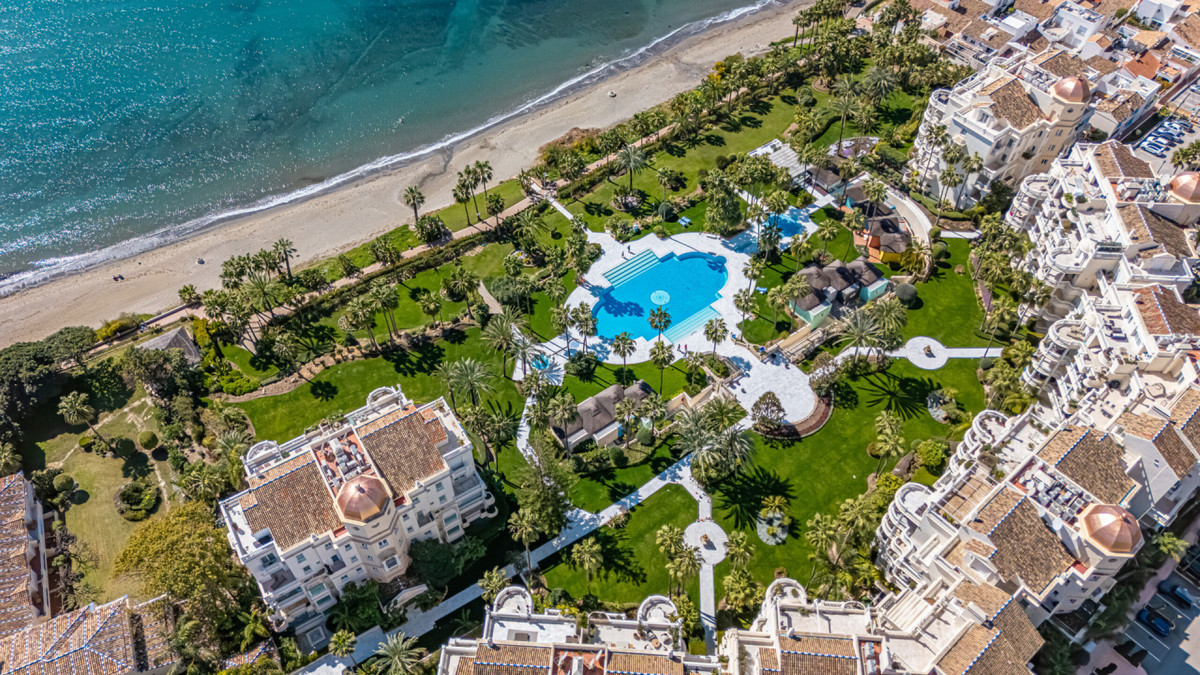 3 Bed Apartment for sale in Estepona Costa Del Sol, Málaga, Spain