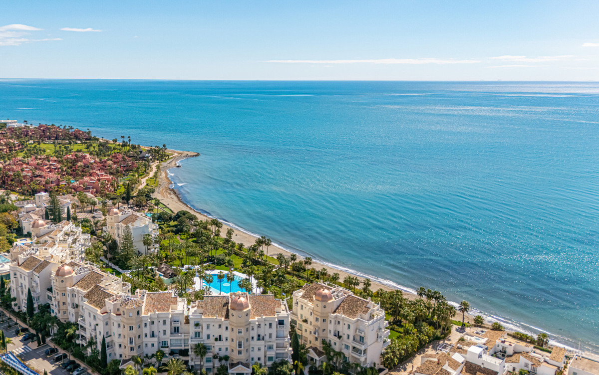 3 Bed Apartment for sale in Estepona Costa Del Sol, Málaga, Spain