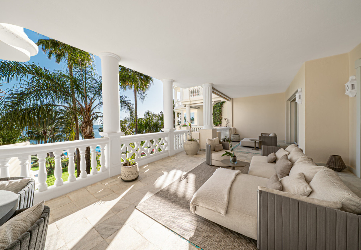3 Bed Apartment for sale in Estepona Costa Del Sol, Málaga, Spain