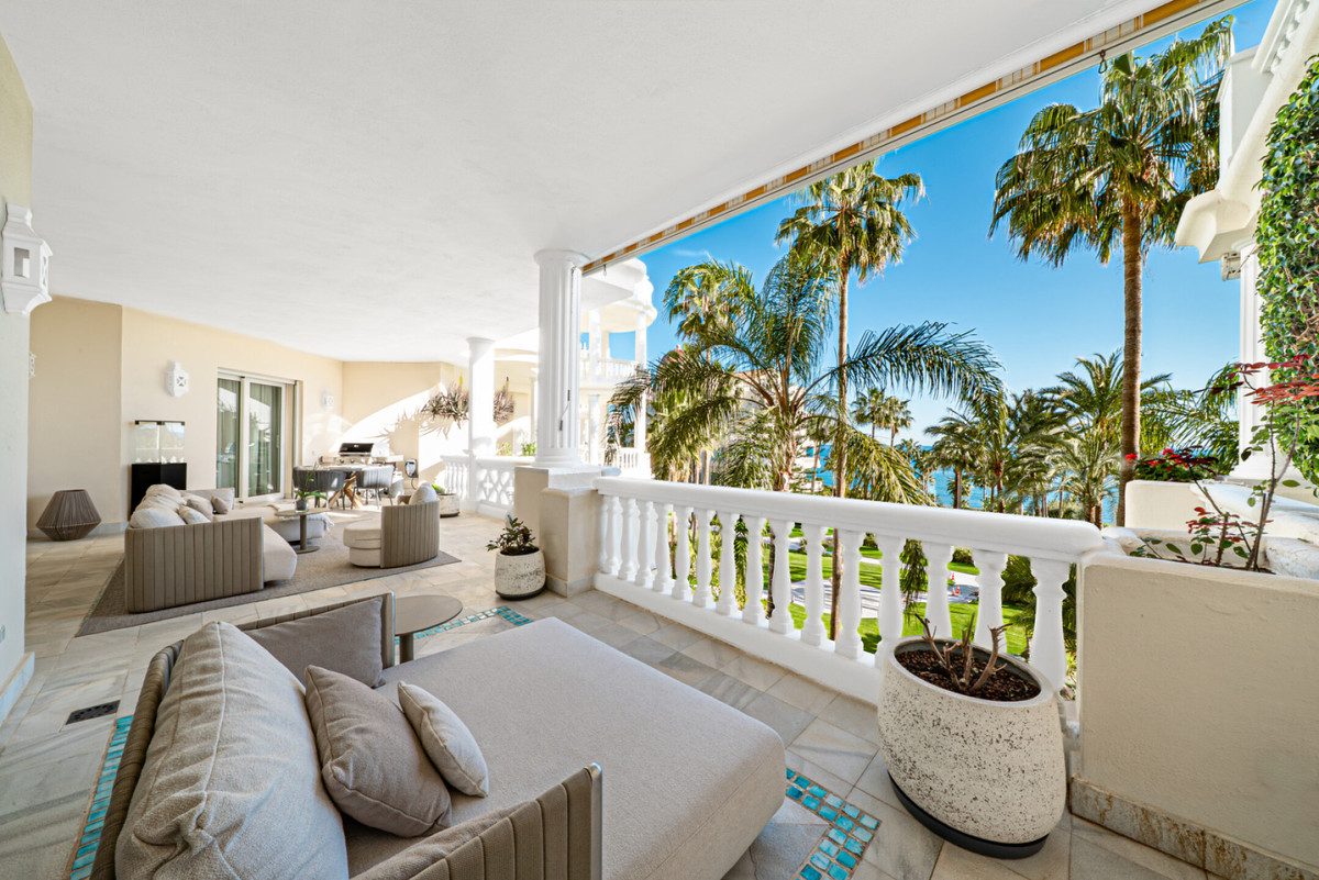 3 Bed Apartment for sale in Estepona Costa Del Sol, Málaga, Spain