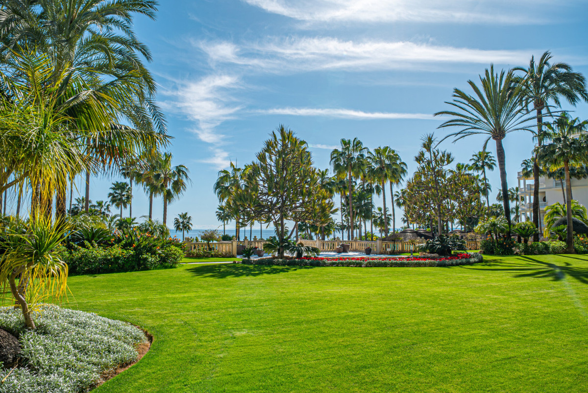 3 Bed Apartment for sale in Estepona Costa Del Sol, Málaga, Spain