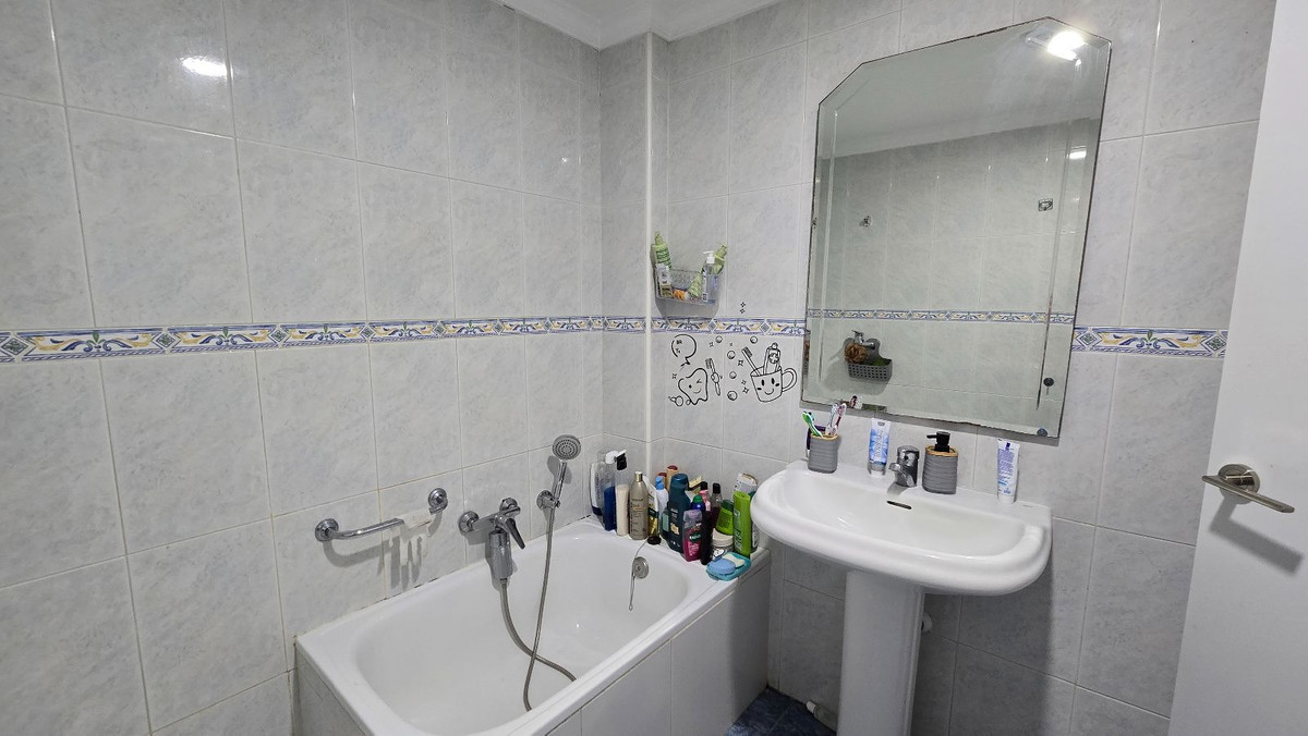 4 Bed Apartment for sale in Arroyo De La Miel Costa Del Sol, Málaga, Spain