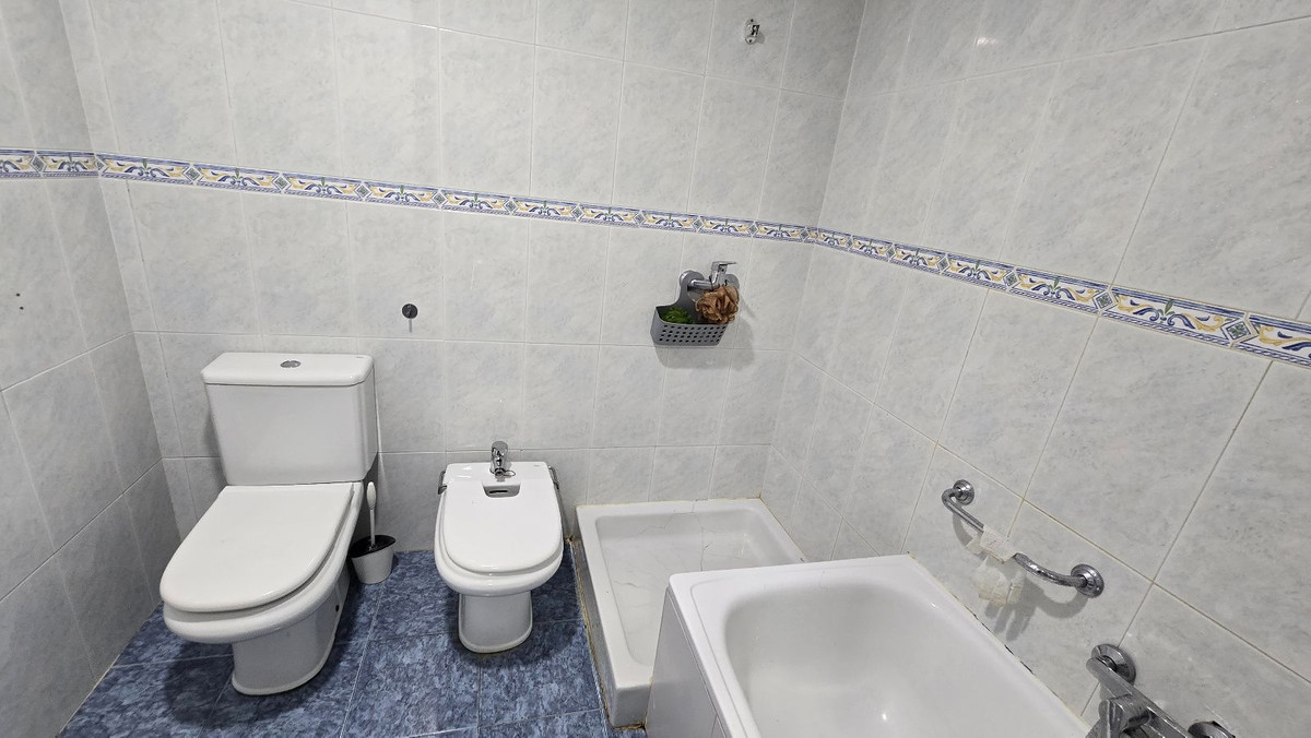 4 Bed Apartment for sale in Arroyo De La Miel Costa Del Sol, Málaga, Spain