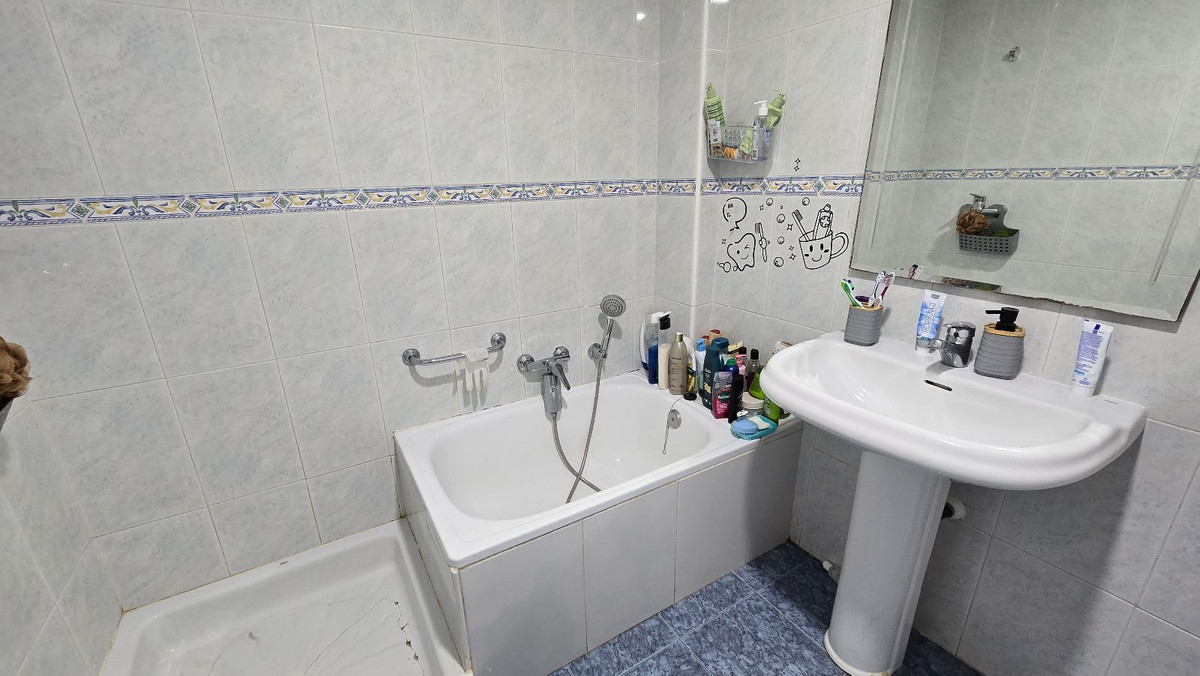 4 Bed Apartment for sale in Arroyo De La Miel Costa Del Sol, Málaga, Spain