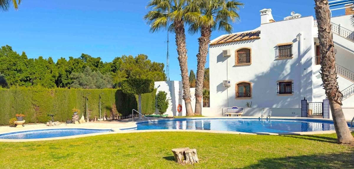 Se vende Apartamento en Planta Última de 2 dormitorios en Costa Blanca, Alicante, España