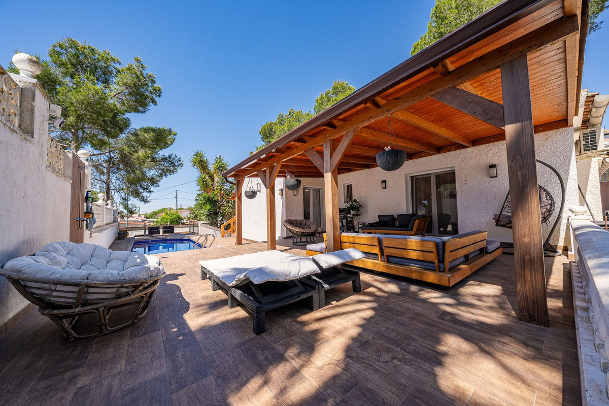 Se vende Villa - Chalet de 5 dormitorios en Costa Blanca, Alicante, España