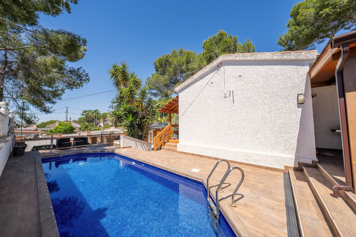 Se vende Villa - Chalet de 5 dormitorios en Costa Blanca, Alicante, España