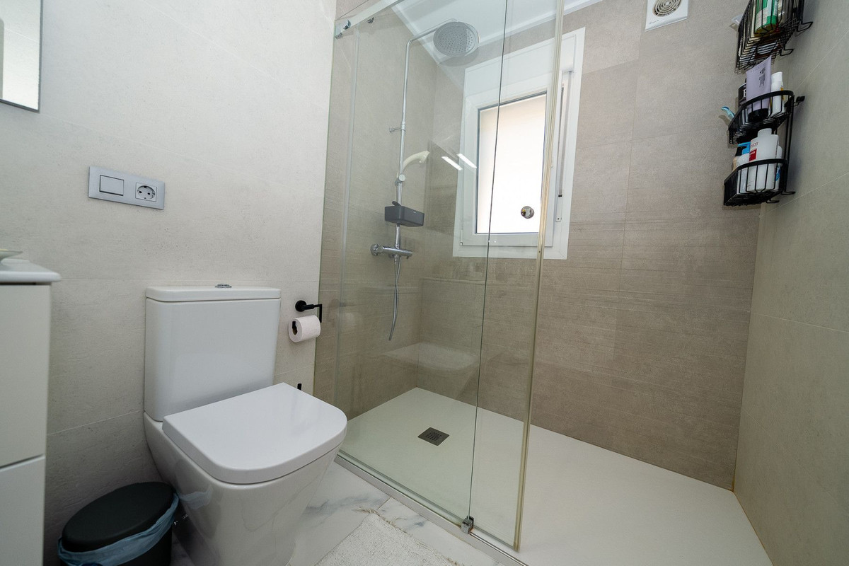 Se vende Villa - Chalet de 5 dormitorios en Costa Blanca, Alicante, España