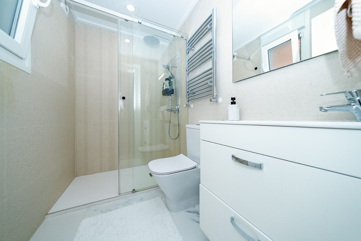 Se vende Villa - Chalet de 5 dormitorios en Costa Blanca, Alicante, España