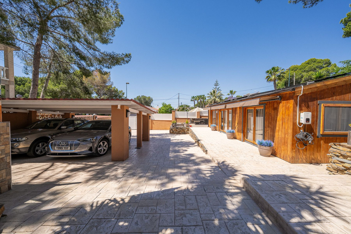 Se vende Villa - Chalet de 5 dormitorios en Costa Blanca, Alicante, España