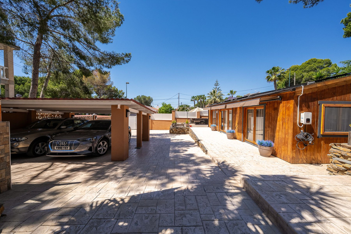 Se vende Villa - Chalet de 5 dormitorios en Costa Blanca, Alicante, España